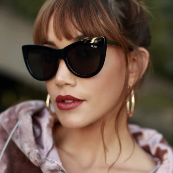 Quay Australia Steal a Kiss Sunglasses Black/ Gold NWT - Picture 2 of 10